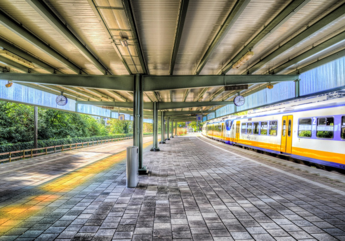 南京地铁停运路段，城市动脉的暂时休眠与韧性复苏