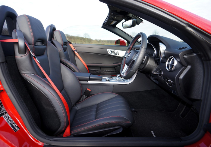 奔驰C200最新价格及配置解析，豪华入门轿车的性价比之选