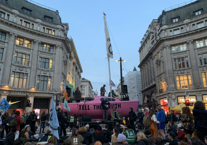 返京时莎莎不理大头 返京时莎莎不理大头