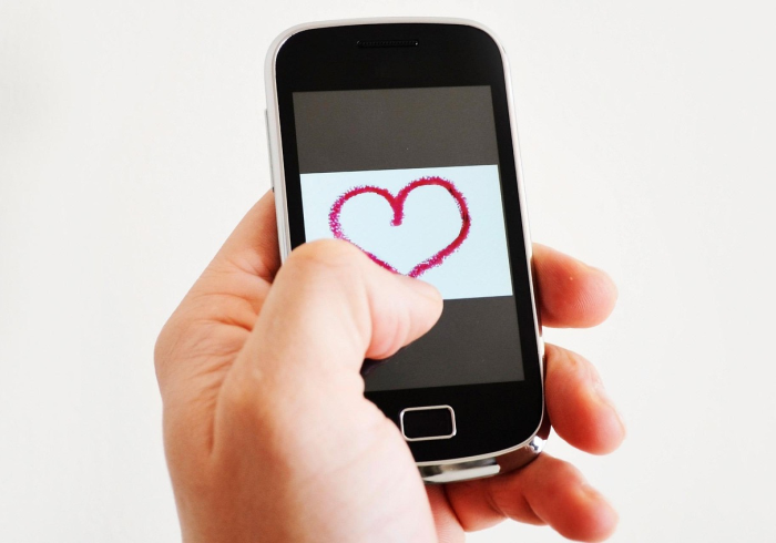 重庆一对情侣阳性，疫情下的个体叙事与城市温度