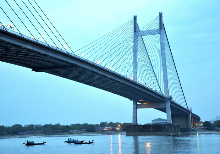 降价求生，情怀难续，新款桑塔纳2013，8.49万起背后的市场困局