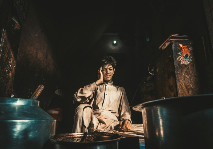 封城令下，英国人为何仍在街头举杯？