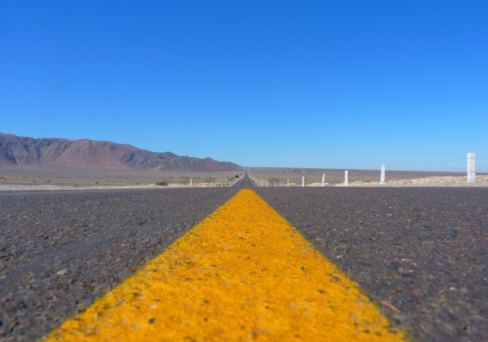 高速变龟速，十一拥堵背后的社会镜像