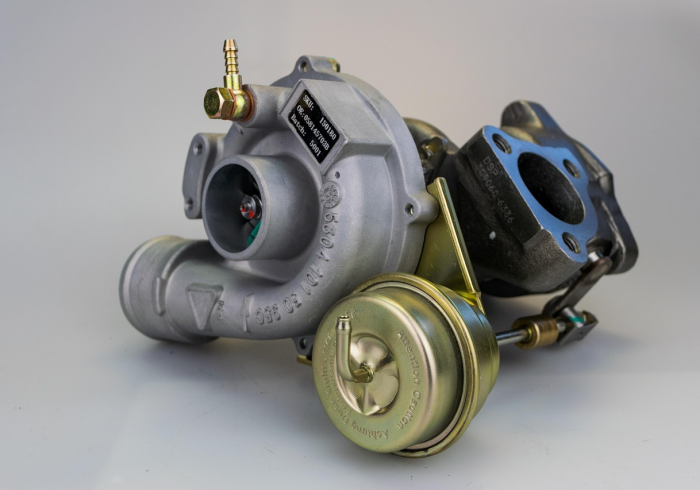 车身贴花清除术,别让残留胶毁了你爱车的脸 车身贴花清除术,别让残留胶毁了你爱车的脸