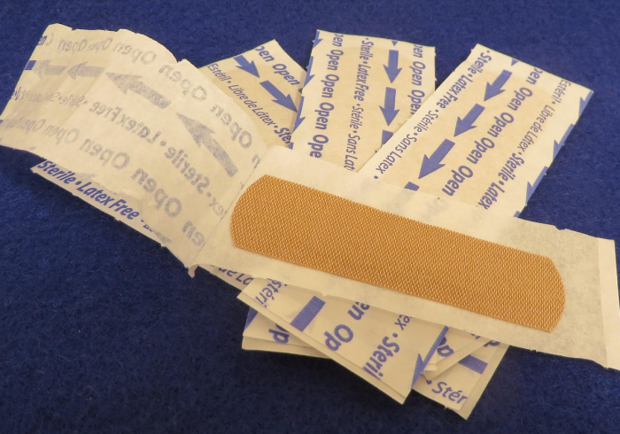 新冠抗原自测包，从恐慌到日常，一个时代的健康自白