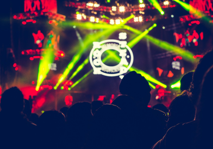 广州酒吧疫情,霓虹灯下的城市韧性考验 广州酒吧疫情,霓虹灯下的城市韧性考验