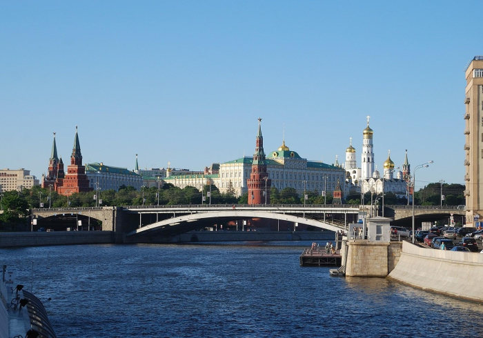 油价涨落间,一座城市的脉动与韧性 油价涨落间,一座城市的脉动与韧性