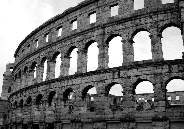 凤凰涅槃,游客潮涌背后的古城生存辩证法 凤凰涅槃,游客潮涌背后的古城生存辩证法