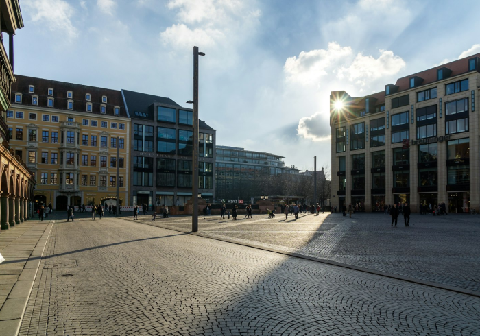 北京小吃摊夫妻确诊，烟火气里的城市韧性与温度