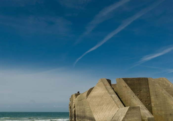 媒体大楼的废墟之上,当战火吞噬真相的灯塔 媒体大楼的废墟之上,当战火吞噬真相的灯塔