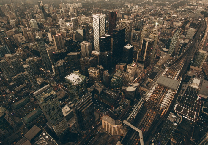 深圳战疫记，一座超大型城市的极限压力测试