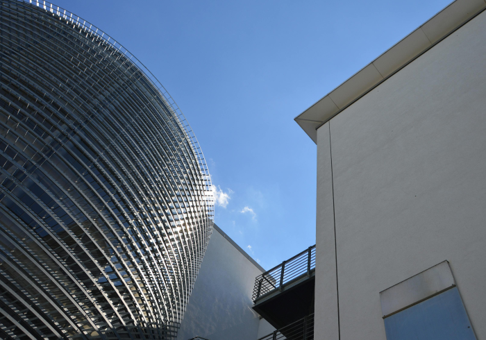 上海新增确诊，数字背后，一座超大型城市的韧性大考