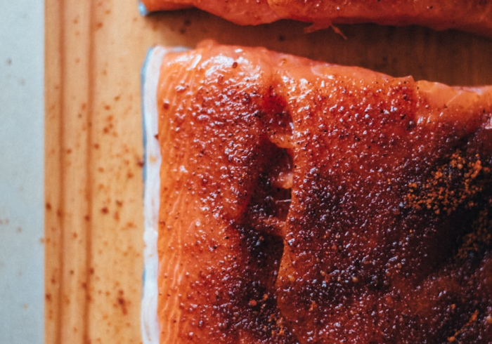 砧板上的洄游，一块木头与三文鱼的千年对话