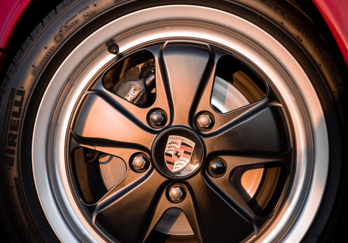 车轮上的图腾,车标背后的品牌宇宙与人类叙事 车轮上的图腾,车标背后的品牌宇宙与人类叙事