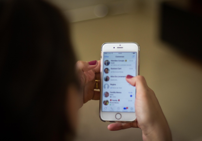 房卡必备教程“微信金花房卡跟谁买”房卡使用教程