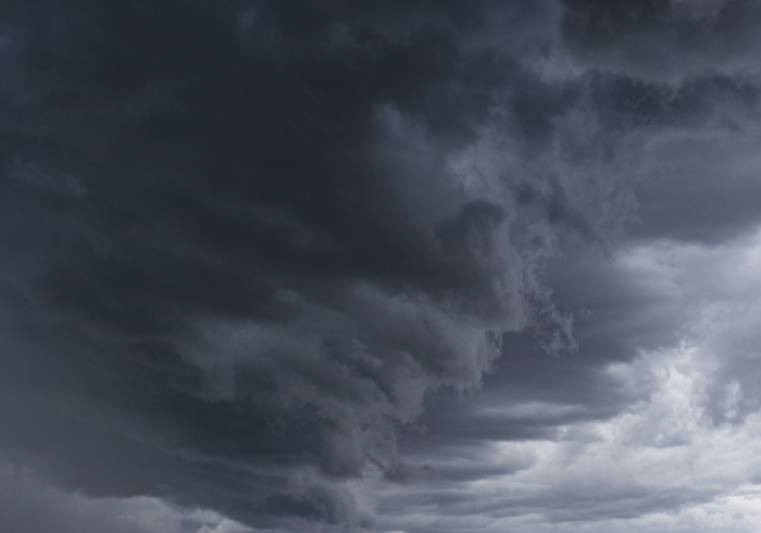 当完美风暴席卷电影天堂,一场数字洪流下的生存与迷失 当完美风暴席卷电影天堂,一场数字洪流下的生存与迷失