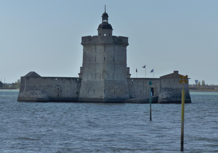当奥莱遇见乡土,一座小镇的商业与文化变奏 当奥莱遇见乡土,一座小镇的商业与文化变奏