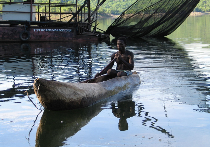 新疆新增2例无症状感染者，平静湖面下的防疫暗流