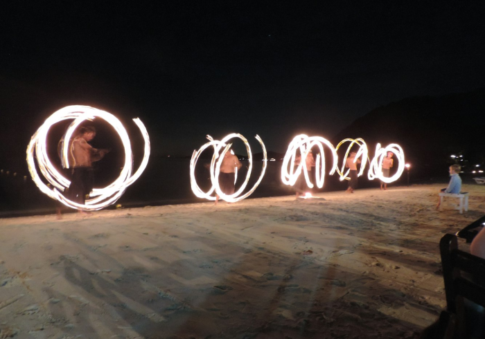 清明假期,在时间的刻度上,我们如何安放思念? 清明假期,在时间的刻度上,我们如何安放思念?