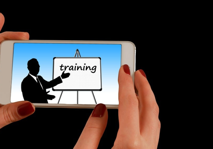 富士康的返岗激励，当温情牌遇上生存战