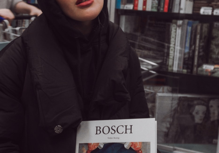 金莎的清醒，当恋爱脑成为一场精心策划的表演