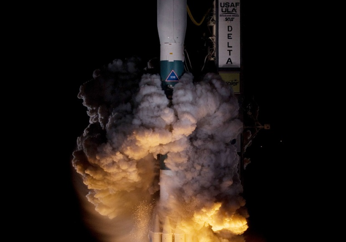 起飞，在萧山机场，看见一个民族挣脱地心引力的渴望