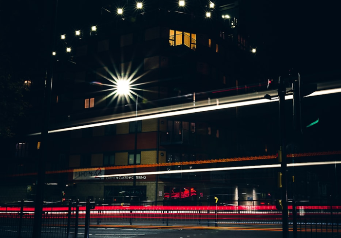 石家庄街头，被暂停的日常与永不熄灭的灯火