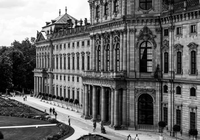 封城七日，瑞丽屋檐下的国境线