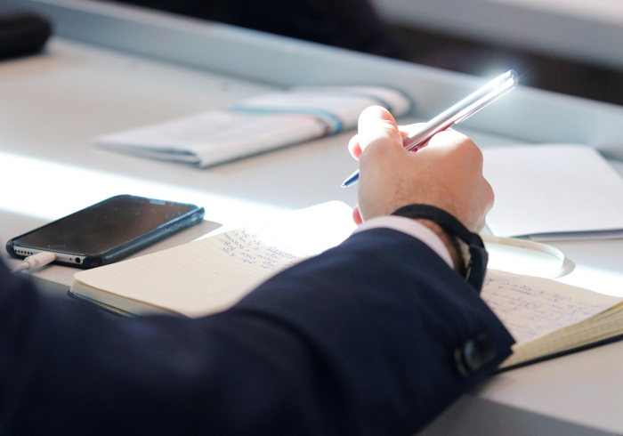 防疫松绑背后,一场关于信任、科学与未来的博弈 防疫松绑背后,一场关于信任、科学与未来的博弈