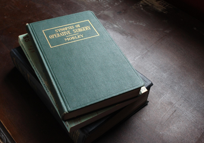 为何新冠无特效药，一场与变形大师的艰难博弈